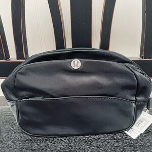 Lululemon City Essentials Pouch